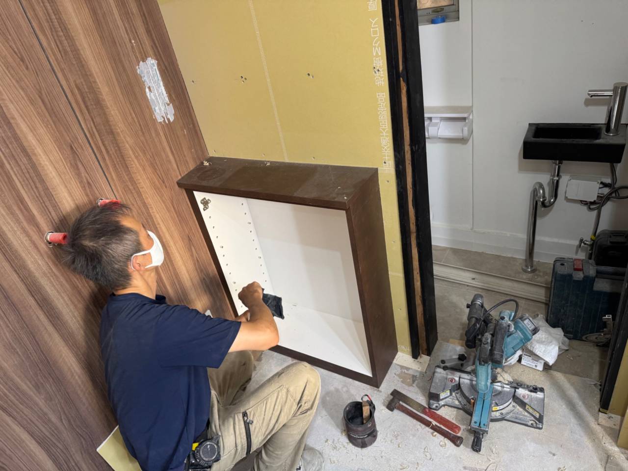 食器棚据付しました