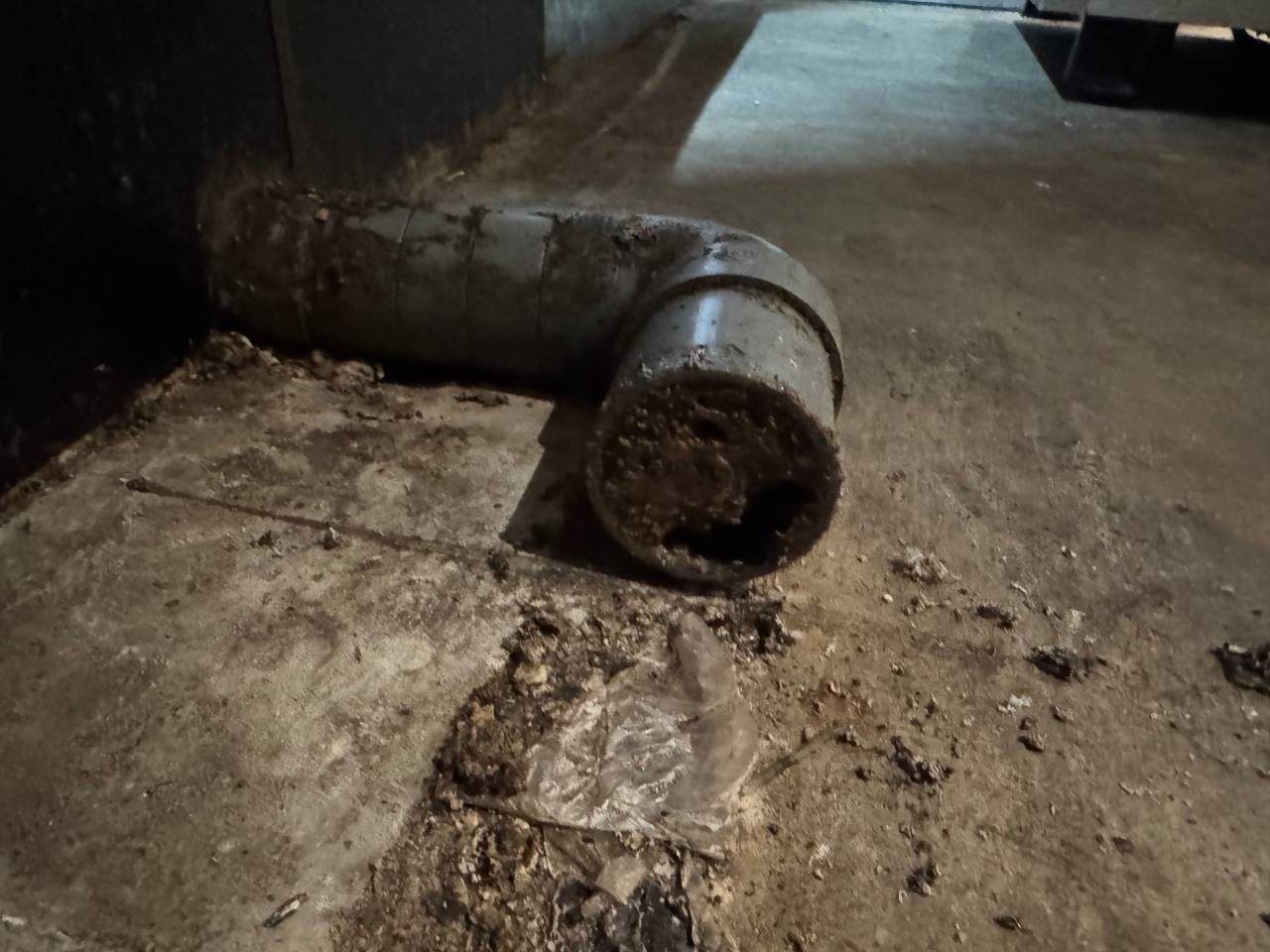 焼肉屋さんの配管閉塞