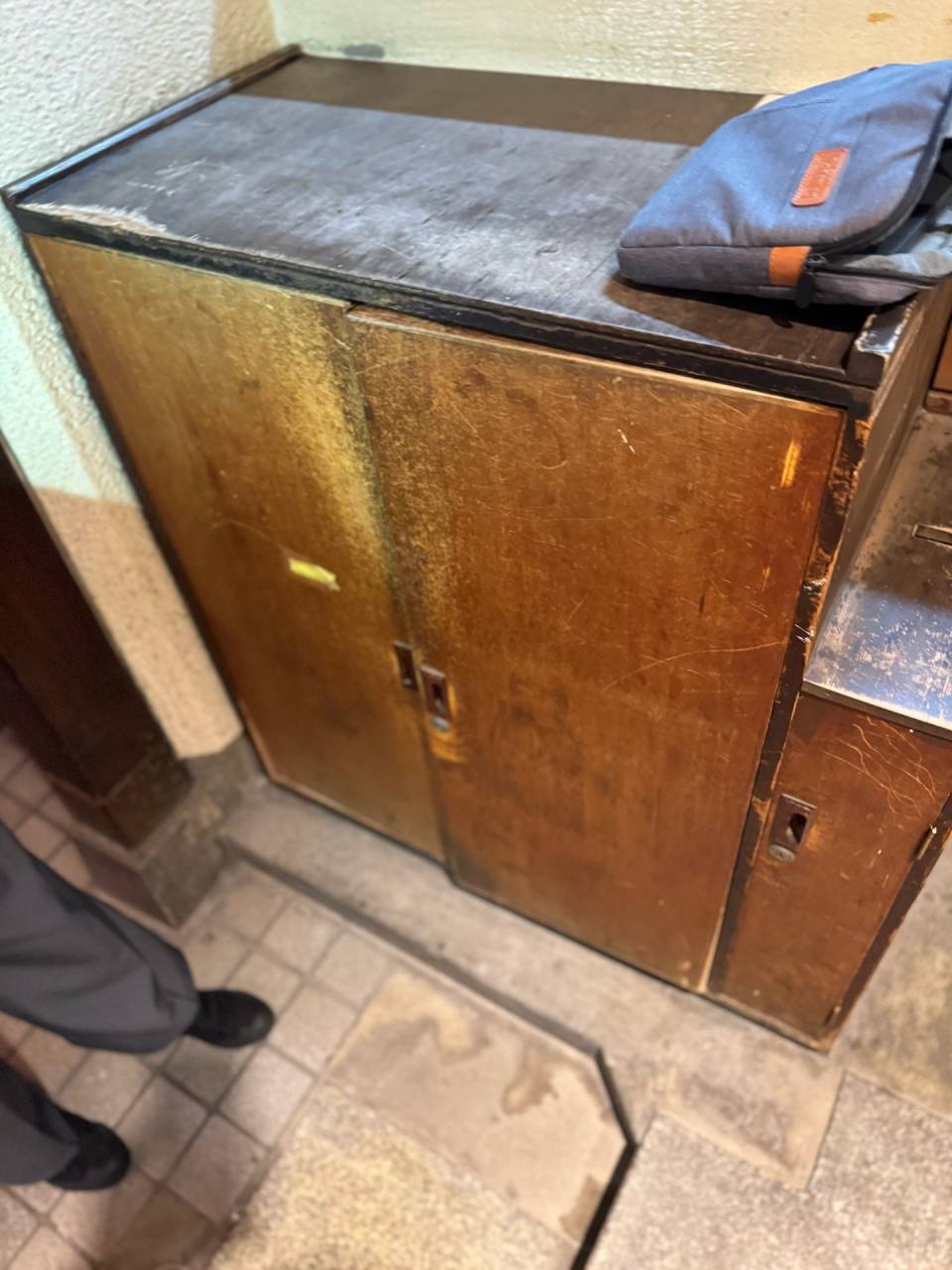 扉の修繕依頼を承りました